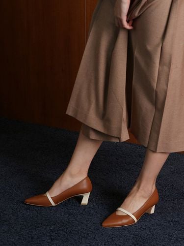 Jennet Line Pumps - Brown - MARYRINGO - Modalova