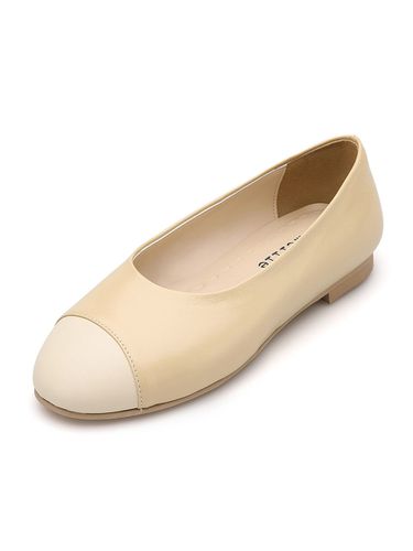 Limber Flat Loafer - amellie - Modalova