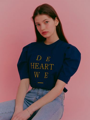 DEWE heart DEWE] Lettering top_Navy - DEW E DEW E - Modalova