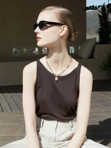 Scoop Neck Rib Sleeveless Top_Brown - ouie - Modalova