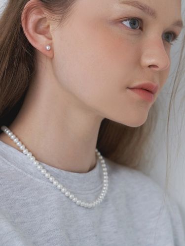 Shiny Soft Slim Pearl Necklace - LOVE ME MONSTER - Modalova