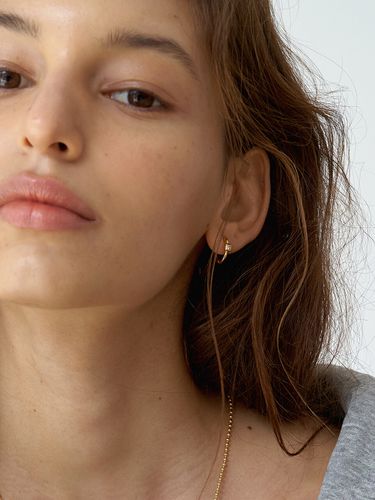 DAYZ Tiny Square Frame Hoop Earrings - MZUU - Modalova