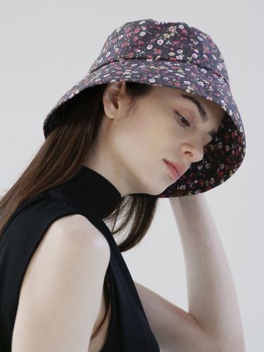 Drop Bucket Hat_Black Flower - UNDERCONTROL STUDIO - Modalova