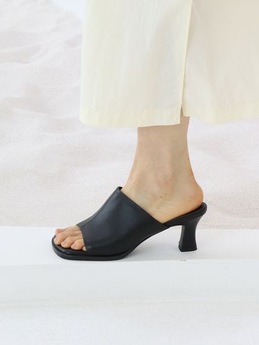 CAL Sandal_Black - MOL:pin - Modalova