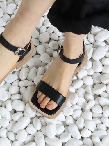 BUC Sandal_Black - MOL:pin - Modalova