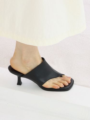 SLI Sandal_Black - MOL:pin - Modalova