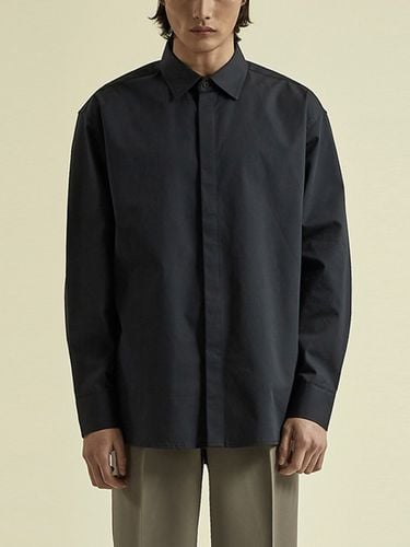 Hidden Big Collar Stripe Shirt Navy - MARBETE - Modalova