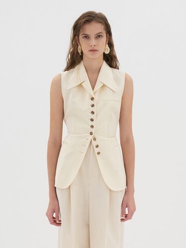 Tailored Collar Vest Top_Ecru - GABRIEL LEE - Modalova