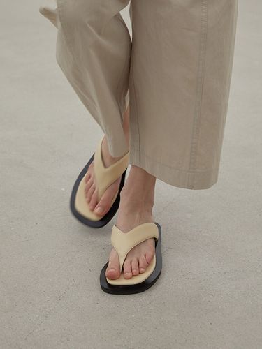 City Flip Flops_Light Yellow - CHIELEI - Modalova