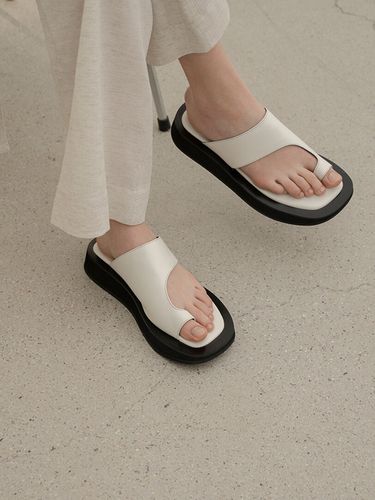 Cut Out Slides_White - CHIELEI - Modalova