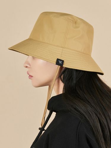 Waterproof String Bucket Hat_Beige - VARZAR - Modalova