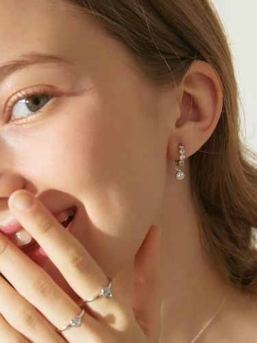 Birthstone Round Bezel One-Touch Earring - TATIANA - Modalova