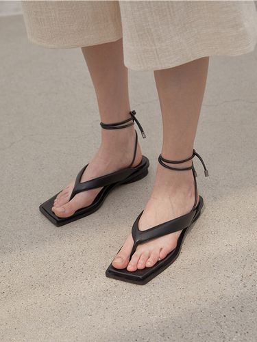 Fluffy Band Flip Flops_Black - CHIELEI - Modalova