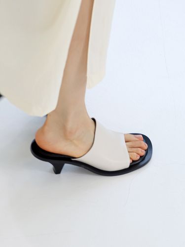 UNQ Sandal - MOL:pin - Modalova