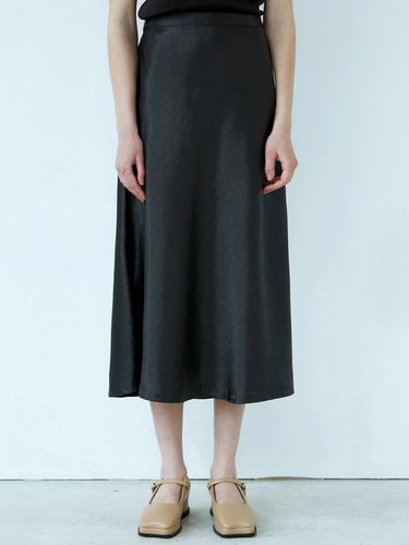 Satin Flare Skirt_Black - NICK&NICOLE - Modalova