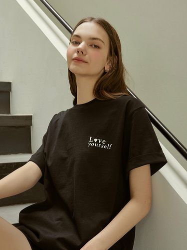 Love Yourself T Shirt (Black) - RE_L - Modalova