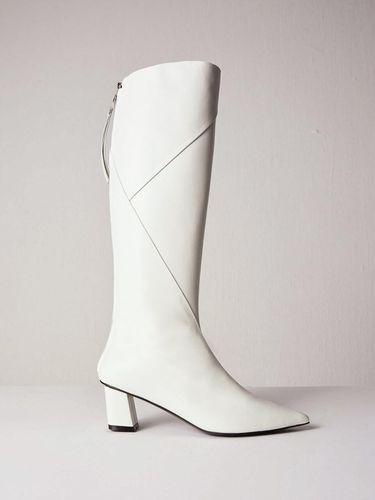 Magot Long Boots Leather - blanc sur blanc - Modalova