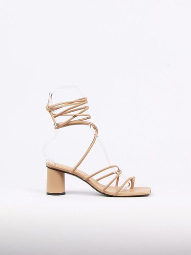 Celina Sandals Leather Beige - blanc sur blanc - Modalova