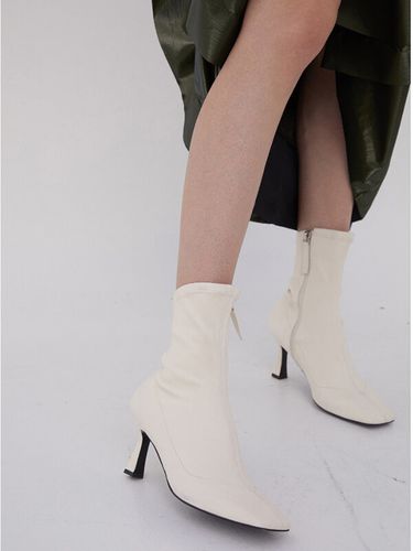 Anne Stretch Lamb Skin Boots - blanc sur blanc - Modalova