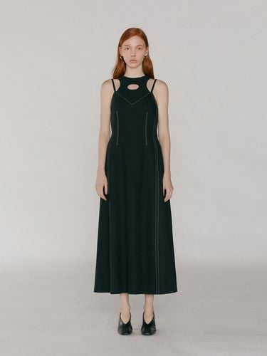 Contrast Stitch Cut-Out Dress_Black - LEUNI - Modalova