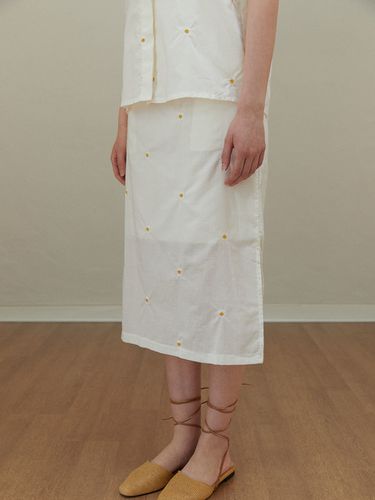 Daisy Embroidery Midi Skirt_Cream - molto - Modalova