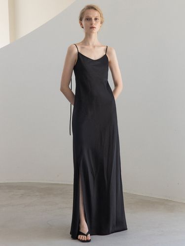 Silky One Side Slit Long Dress_Black - REFINED902 - Modalova