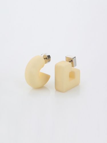 Puffy Pipe Earring (butter) - BAEBAE - Modalova