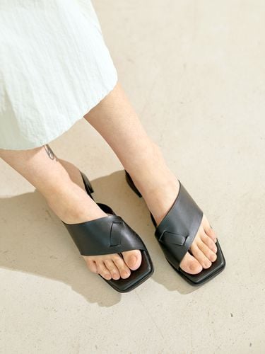 BLS21022 Saki Sandal Black - Byeuuns - Modalova