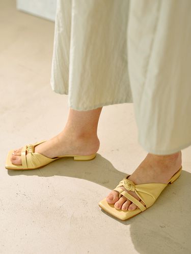 BLS21015 EER Sandal Butter Beige - Byeuuns - Modalova