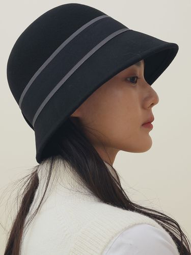 Revoir Wool Cloche Hat - Marchen - Modalova