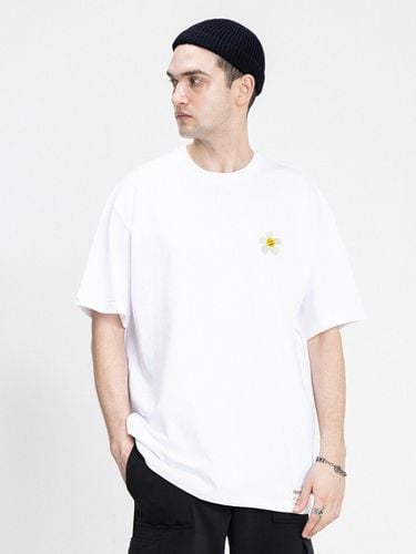 Flower Embroidery Back Logo T-shirt_White - GRAVER - Modalova