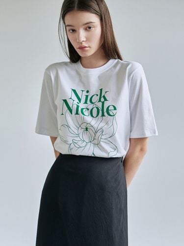 Flower Half T Shirt (Green) - NICK&NICOLE - Modalova