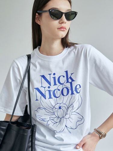 Flower Half T Shirt (Blue) - NICK&NICOLE - Modalova