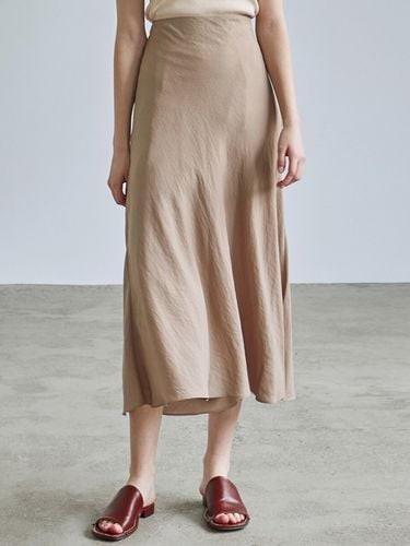 Satin Midi Flare Skirt (Beige) - NICK&NICOLE - Modalova