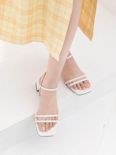 Melon Flat Sandal - karen white - Modalova