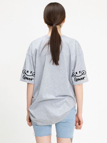 UNISEX] Elbow Dimple Smile White Clip T-Shirt _Grey - GRAVER - Modalova