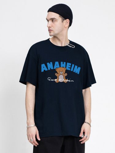 UNISEX] Arch Logo Bear T-Shirt _Navy - GRAVER - Modalova