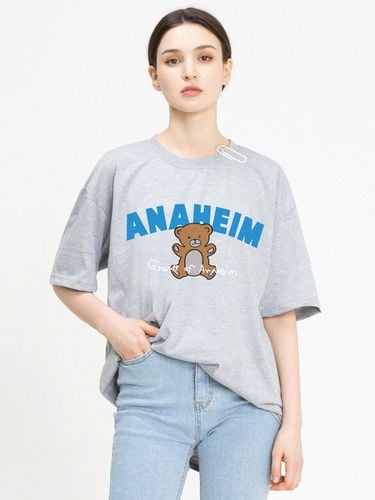 UNISEX] Arch Logo Bear T-Shirt _Grey - GRAVER - Modalova