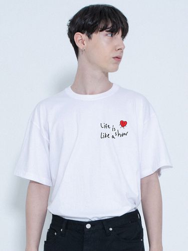 UNISEX] Drawing Heart Life Logo T-Shirt _White - GRAVER - Modalova