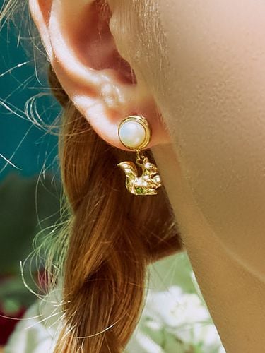 Petite Foret Squirrels and Leaves Earrings_Gold - Iris - Modalova