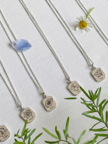 Birth Flower Necklace (12month) - FANTASTIC PLANET - Modalova