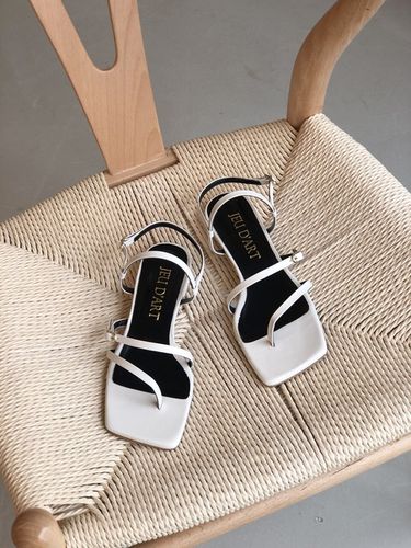 Skinny Strap City Sandal - jeu d`art - Modalova