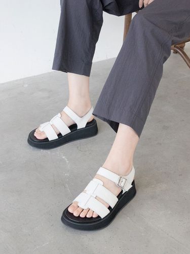 Untold Platform Sandal - karen white - Modalova