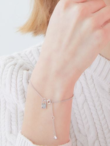 Cubic Lock Bracelet - POSTLUDE - Modalova