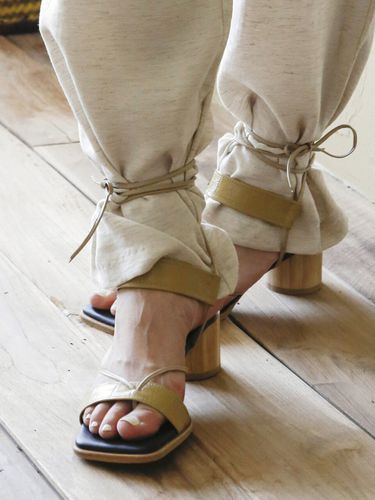 Wood Heel Flip Flop Sandals - february second - Modalova