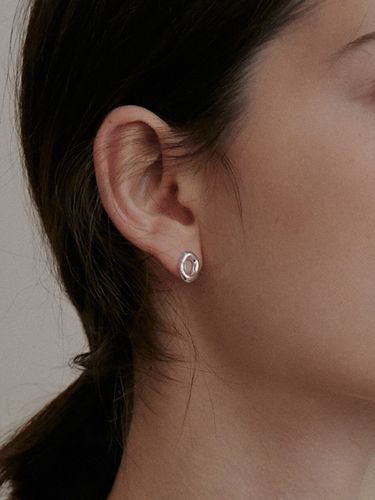 Tiny Round Earrings - EN CE MOMENT - Modalova