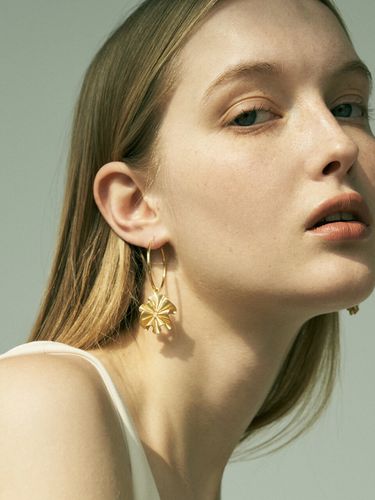 Ripple Spring Hoop Earrings - Small - FEYSE - Modalova