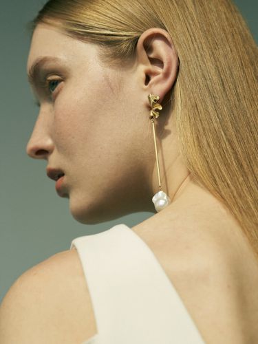 Ripple Drop Pearl Earrings - FEYSE - Modalova