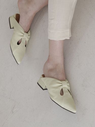 Pointed Ribbon Mules - Melon - february second - Modalova