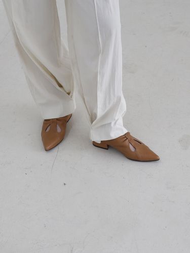 Pointed Ribbon Mules - Camel - february second - Modalova